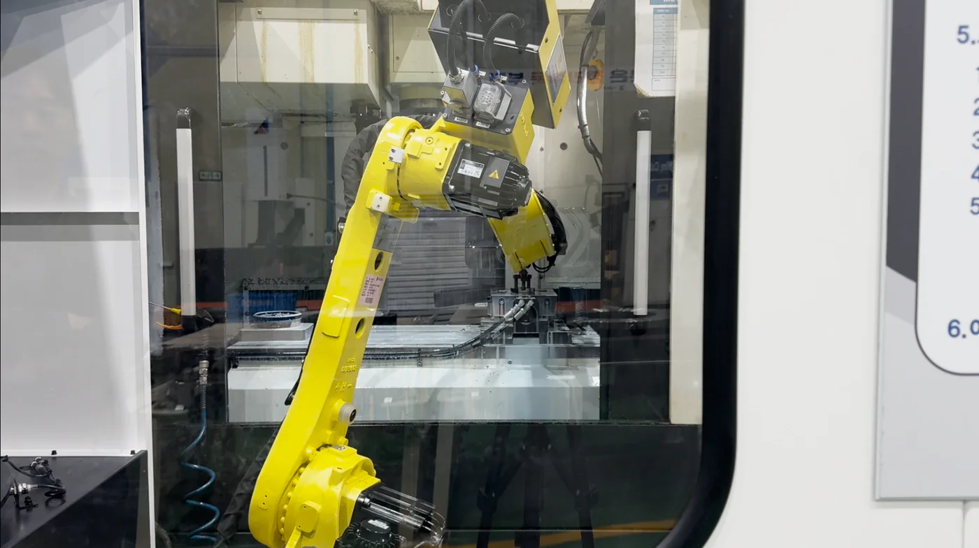 Labot MT tending a CNC mill